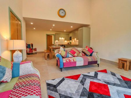 Cheltenham - Photo 2