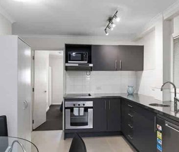 Chic 2BR Te Aro Apt with Balcony! - Photo 3