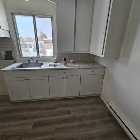 4 1/2 Chomedey Pont Lachapelle / Aut. 15 - Stationnement - Photo 4