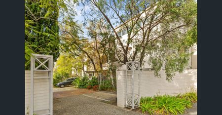BRAND NEW RENOVATED BATHROOM, SECURE TWO BEDROOM SPACIOUS APARTMENT - Photo 3
