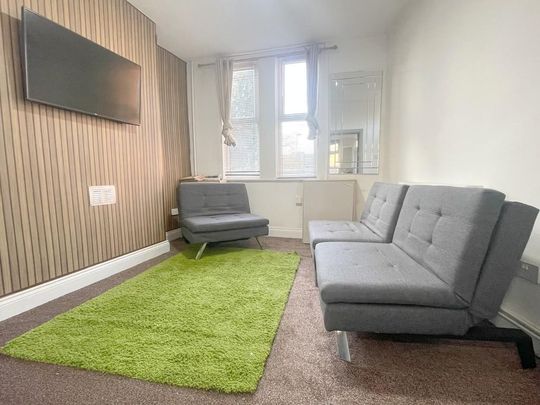 2 bedroom end of terrace house to rent - Photo 1