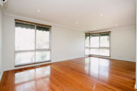 3 Bed, 1 Bath - Photo 2