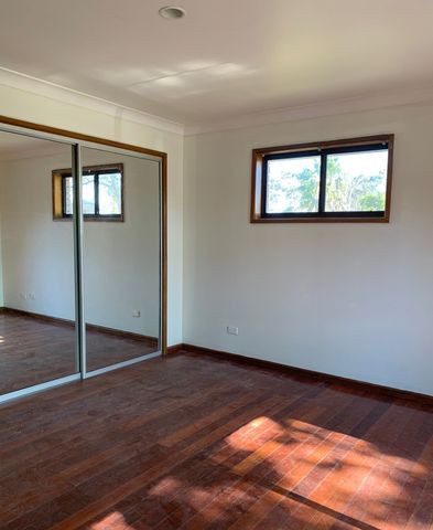 3 Bedroom - 2 Bathroom - Location close to cafes, shops - Photo 2