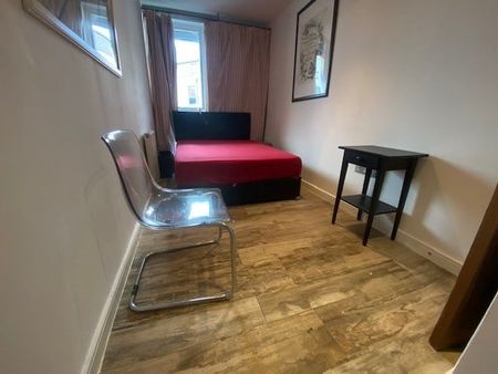 3 Bed Flat, Blenheim Court, SE10 - Photo 4