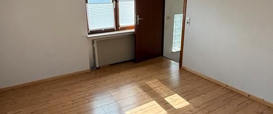 Helle 3-Zimmer-Wohnung mit Garage und Stellplatz zu vermieten - Foto 1