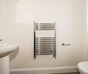 3 bedroom terraced house to rent - Photo 5