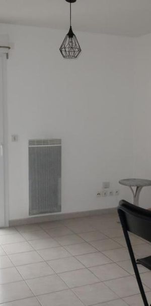 CAEN proche du Port, F2 32 m2 avec parking - Photo 1