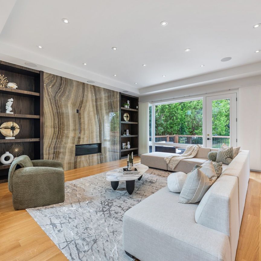 For Lease - 64 Centre Avenue, Toronto, Ontario - Photo 1