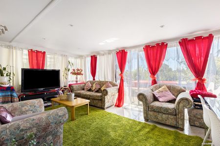Large family home with plenty of space for the kids - Photo 4