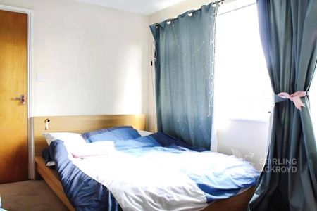 4 bedroom semi-detached house to rent - Photo 4