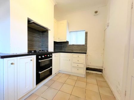 2 bedroom ground floor flat to rent - Photo 5