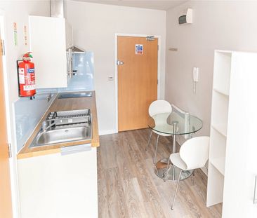 Crown House, - Photo 2