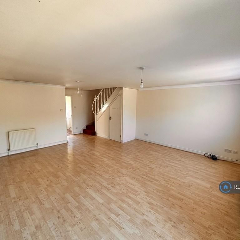 3 bedroom end of terrace house to rent - Photo 1