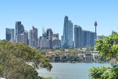 Beautifully Refined Apartment with Stunning City Views in Heart of Woolwich - Photo 5