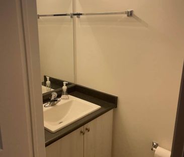 Three bedroom townhouse for.rent Bowmanville - Photo 6