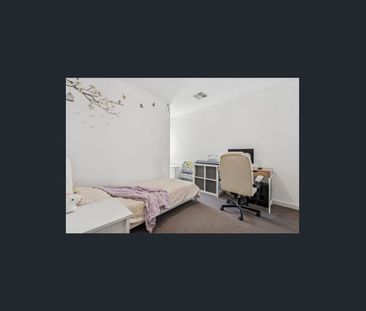 3 Bed Townhouse in Convenient Location! - Photo 6