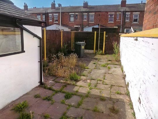 2 bedroom terraced house to rent - Photo 1