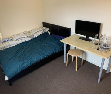 2 bedroom flat to rent - Photo 4