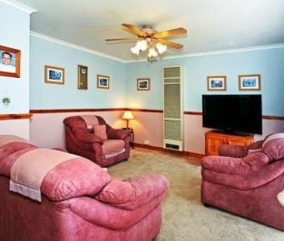 Neat 3 Bedroom Home - Photo 2