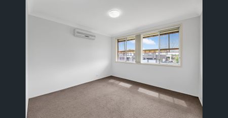 Garaging for 4 cars! - Photo 4