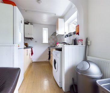 4 bedroom terraced house to rent - Photo 4