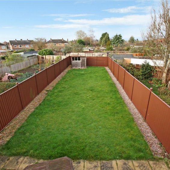 3 Bedroom House to Rent in Hall Avenue, Rushden, Northants, NN10 - Photo 1