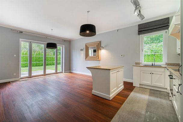 Funkcjonalny dom z furtką do Lasu Kabackiego - Zdjęcie 1