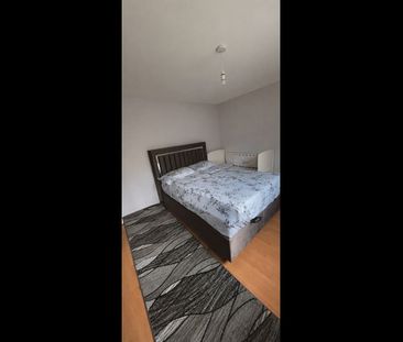 1 Bed Flat, Rohan Place, IG4 - Photo 2