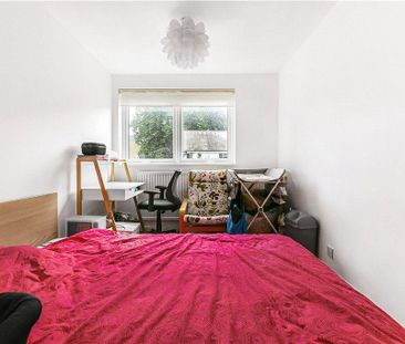 3 bedroom end of terrace house to rent - Photo 3