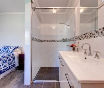 Coastal Living with Space, Storage & Style – Only 150m to the Beach! - Photo 4