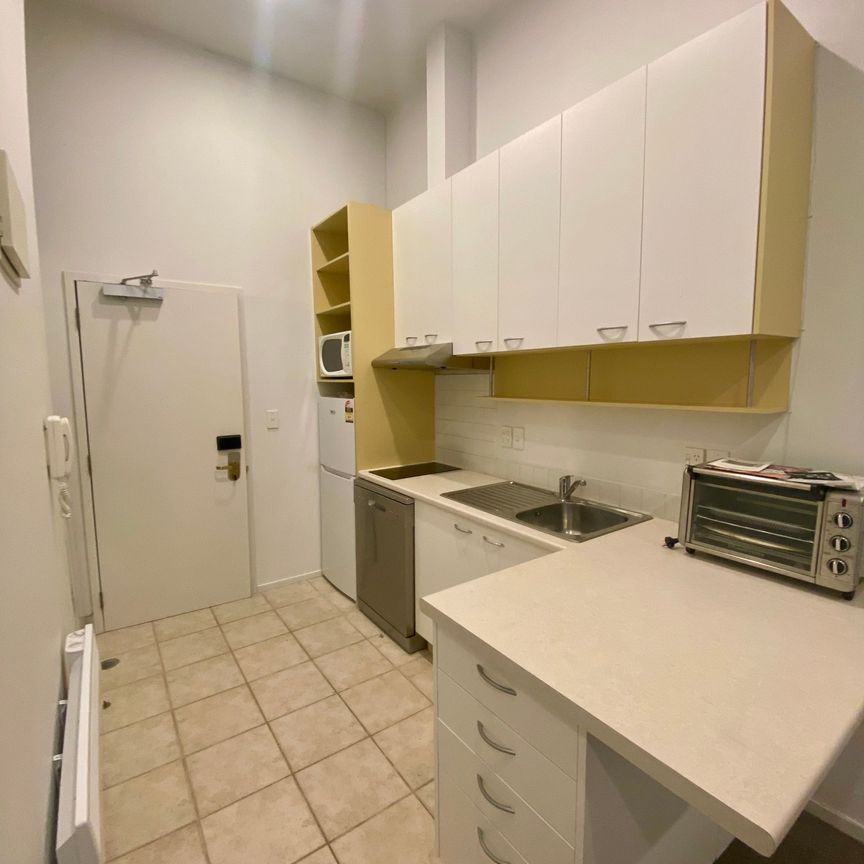 Stylish Furnished Studio in Prime Location - Photo 1