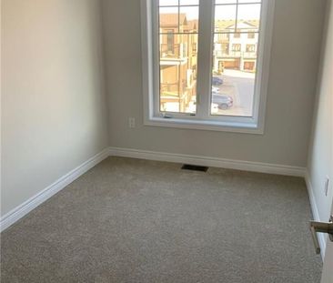 For Lease - 100 Hollywood Court, Waterloo, Ontario - Photo 3