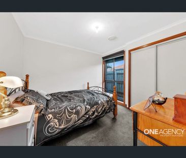 Stylish Family Home in Prime Altona Green Location - Photo 5