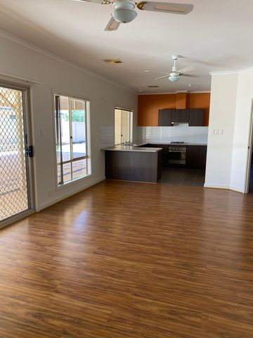 29 Swainsona Street, Roxby Downs, SA 5725 - Photo 2