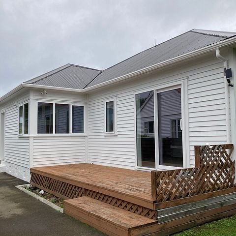 Spacious 3 bedrooms property in central location - Photo 1