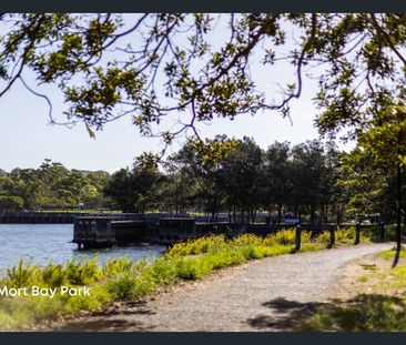 Bright, Spacious & Stylish Home in the Heart of Balmain - Photo 2