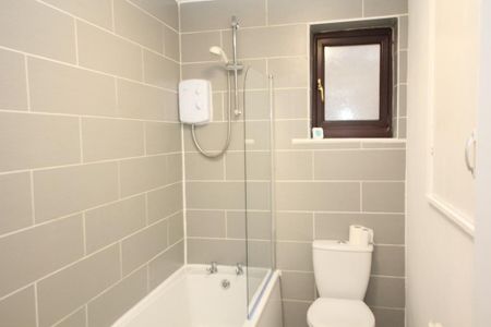 2 bedroom semi-detached house to rent - Photo 4