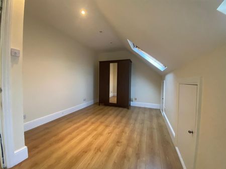 3 bed duplex to rent in Buckingham Road, Edgware, HA8 - Photo 4