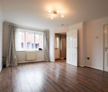 4 bedroom semi-detached house to rent - Photo 2