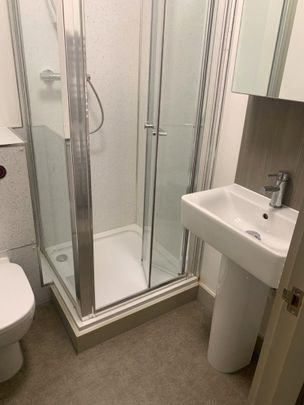 4 bedroom flat to rent - Photo 1