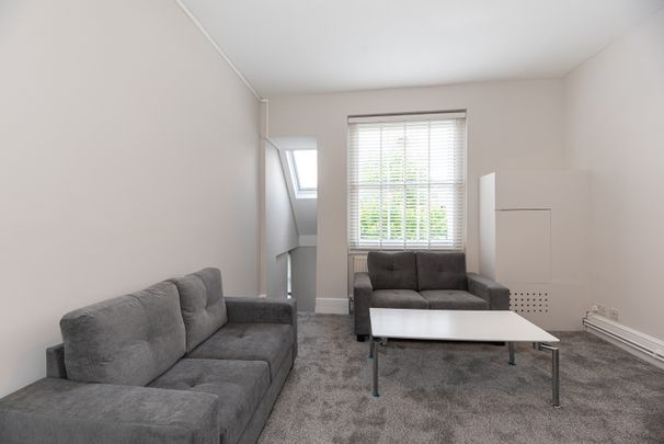 2 Bed Flat, West Cromwell Road, SW5 - Photo 1