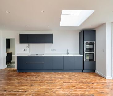4 bedroom semi-detached house to rent - Photo 6