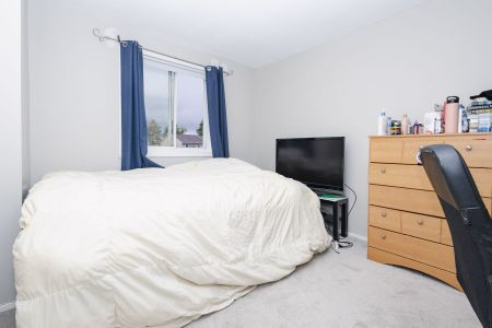 For Lease - 156 Valley Stream Drive Unit# B, South of Baseline to Knoxdale, Ontario - Photo 4