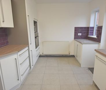 2 Bedroom Mid Terraced House - Photo 6