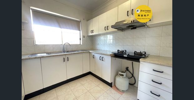 Spacious 3 Bedder Double Brick House with Lock Up Garage - Photo 1