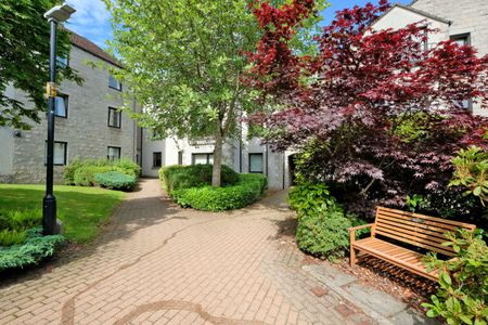 50 Craigieburn Park, AB15 7SG, Aberdeen - Photo 2