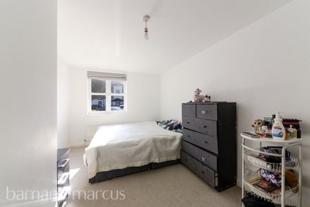 Kingswood Drive, SUTTON - Photo 2