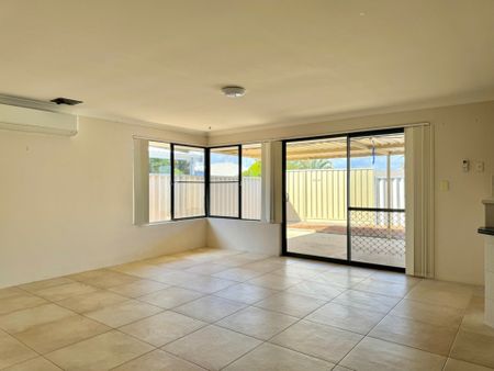 Low-Maintenance Lifestyle in Sought-After Halls Head. - Photo 3