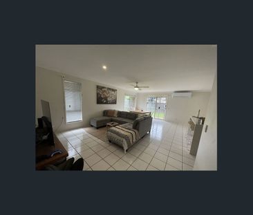 Beautiful Family Home in Burleigh Waters - Photo 1
