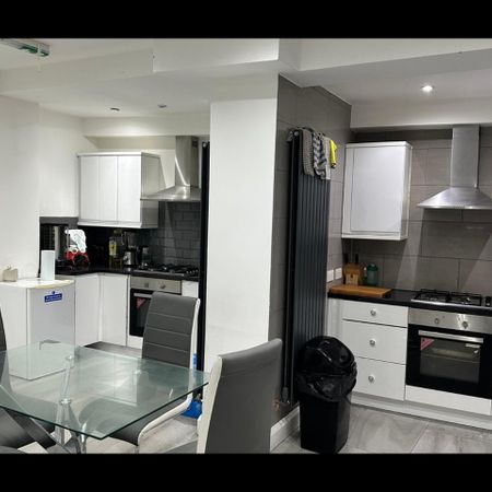 Room in a Shared House, Oaklands Park Avenue, IG1 - Photo 3